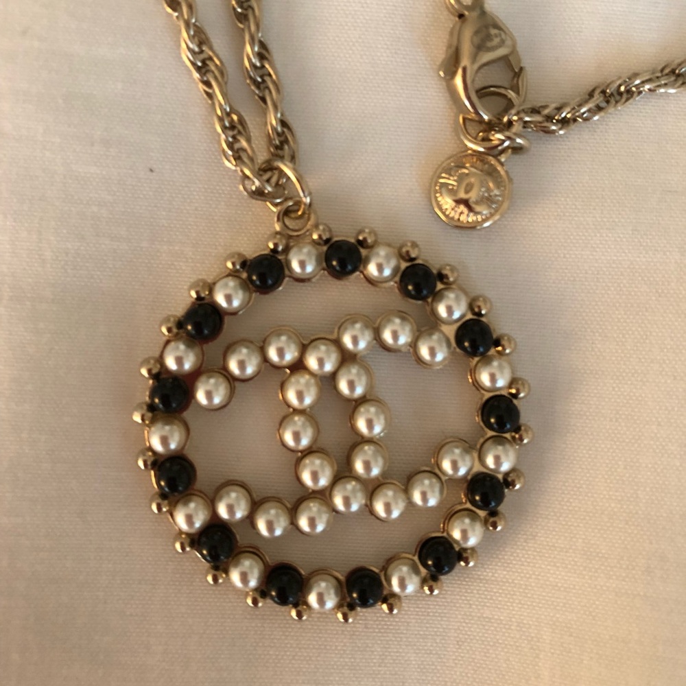 ❤️Authentic Chanel pendant in gold with pearls